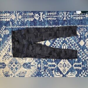 Lululemon Camo Fast Free High-Rise crop size 6 “23